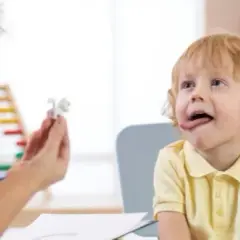 Afazja rozwojowa: objawy u dzieci, diagnoza i jak pomóc
