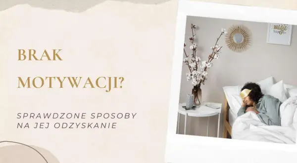 Kobieta śpi w łóżku z opaską na oczach, obok wazon z bawełną i świeca.