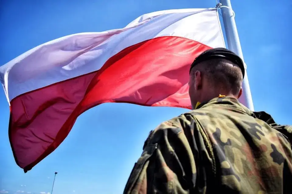 Polski żołnierz flaga