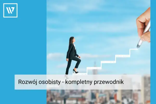Kobieta w garniturze wspina się po schodach rozwoju osobistego, rysowanych przez rękę.